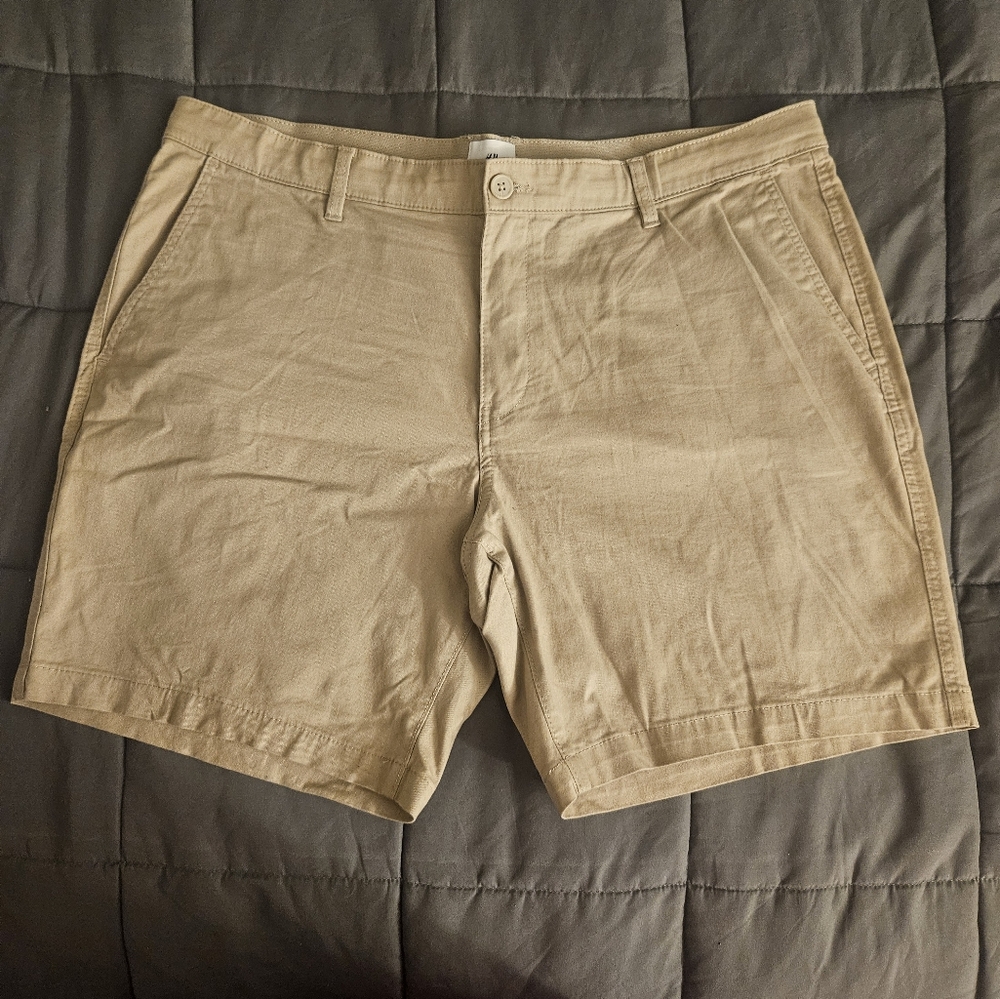 H&M Men's Beige Regular Fit Shorts